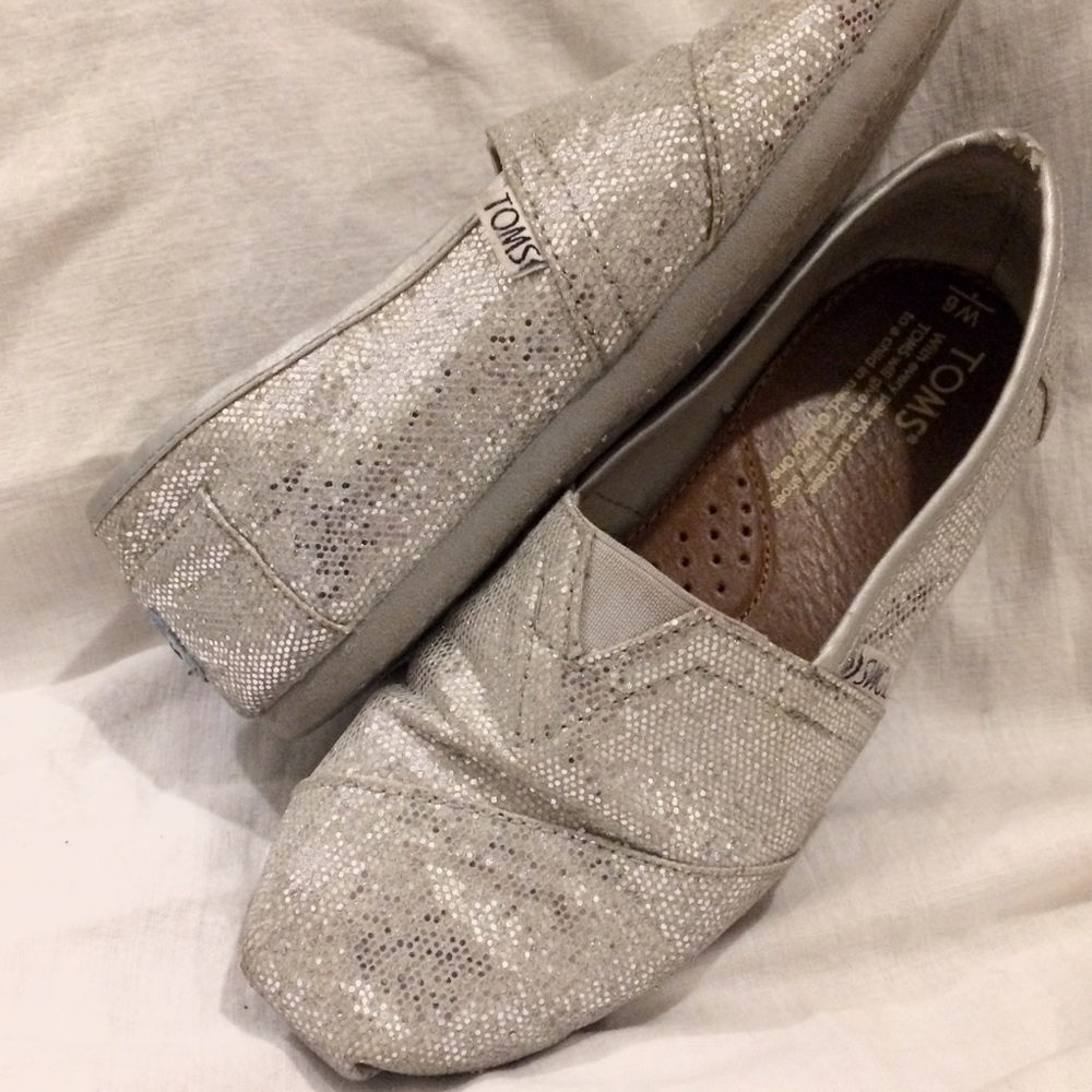 Toms Silver Sparkle shoes. Comfy @ cute all season - Picture 6 of 7